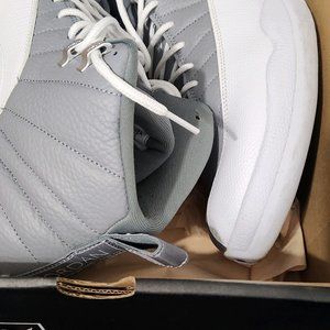MENS AIR JORDAN 12 RETRO SIZE 12 STEALTH WHITE/COOL GREY
